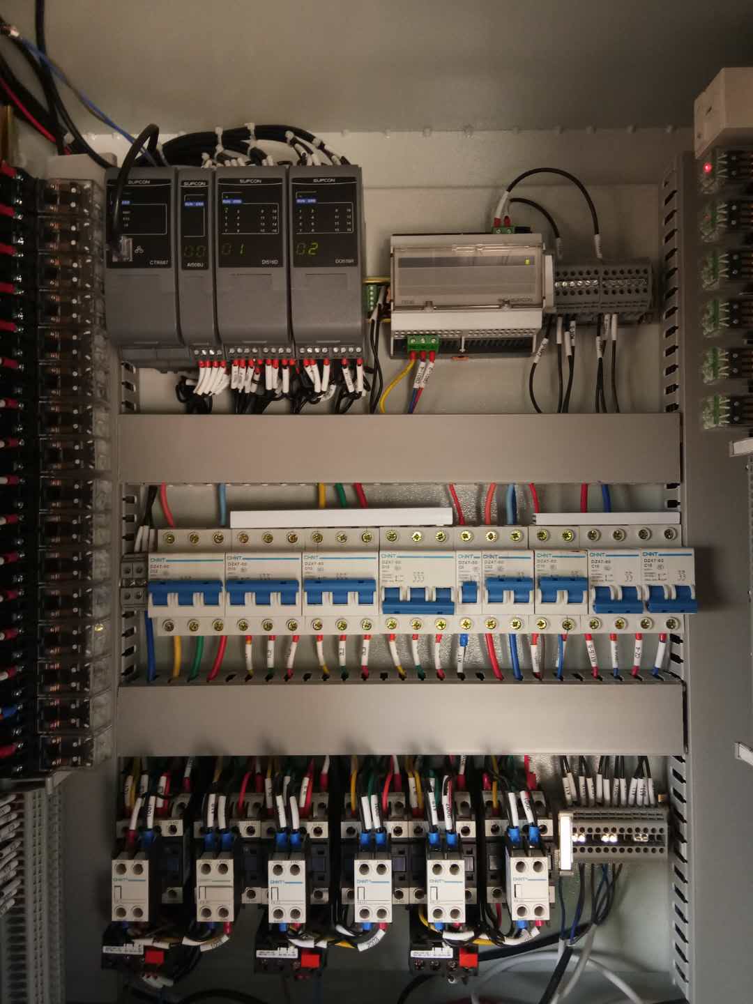 1514423966521481UFuQ.jpg 圖08控制箱內部.jpg